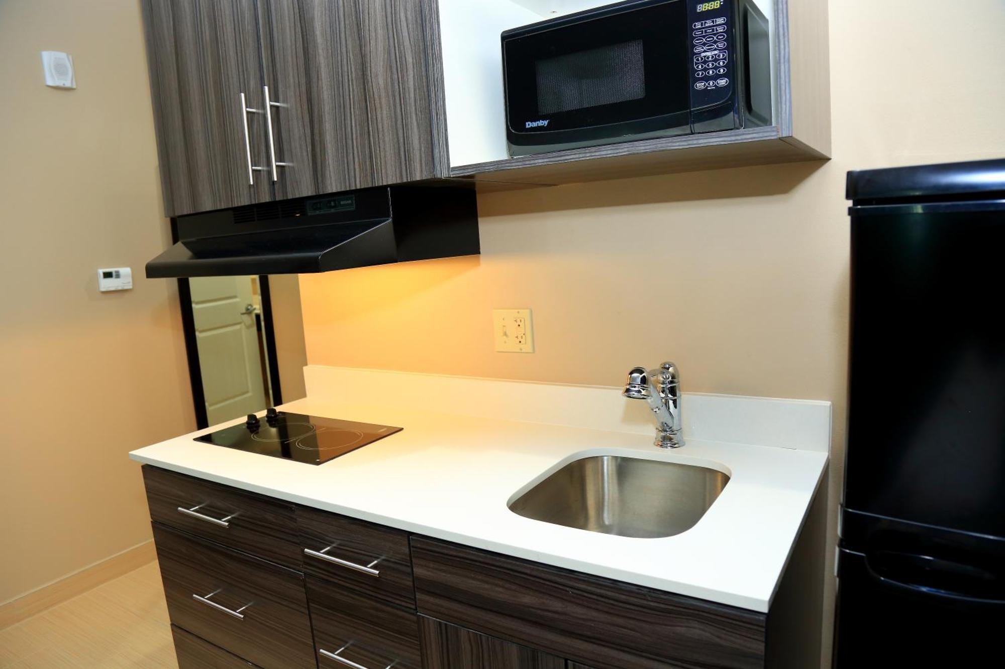 Americas Best Value Inn & Suites-Prairieville Екстер'єр фото
