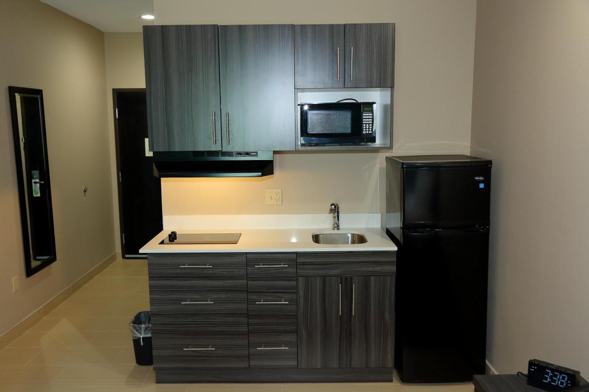 Americas Best Value Inn & Suites-Prairieville Екстер'єр фото