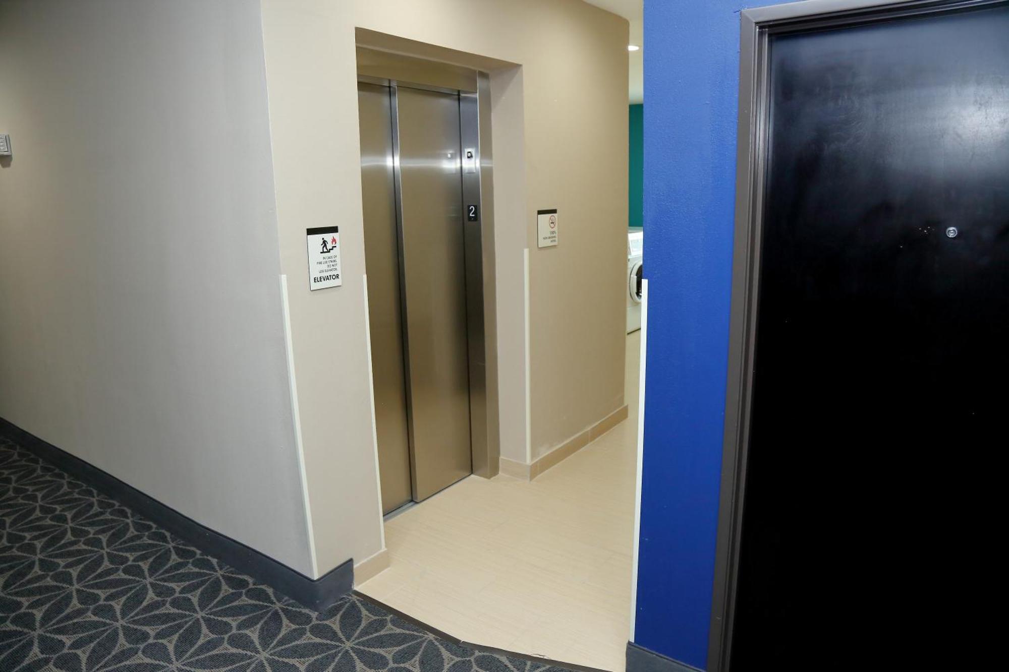 Americas Best Value Inn & Suites-Prairieville Екстер'єр фото