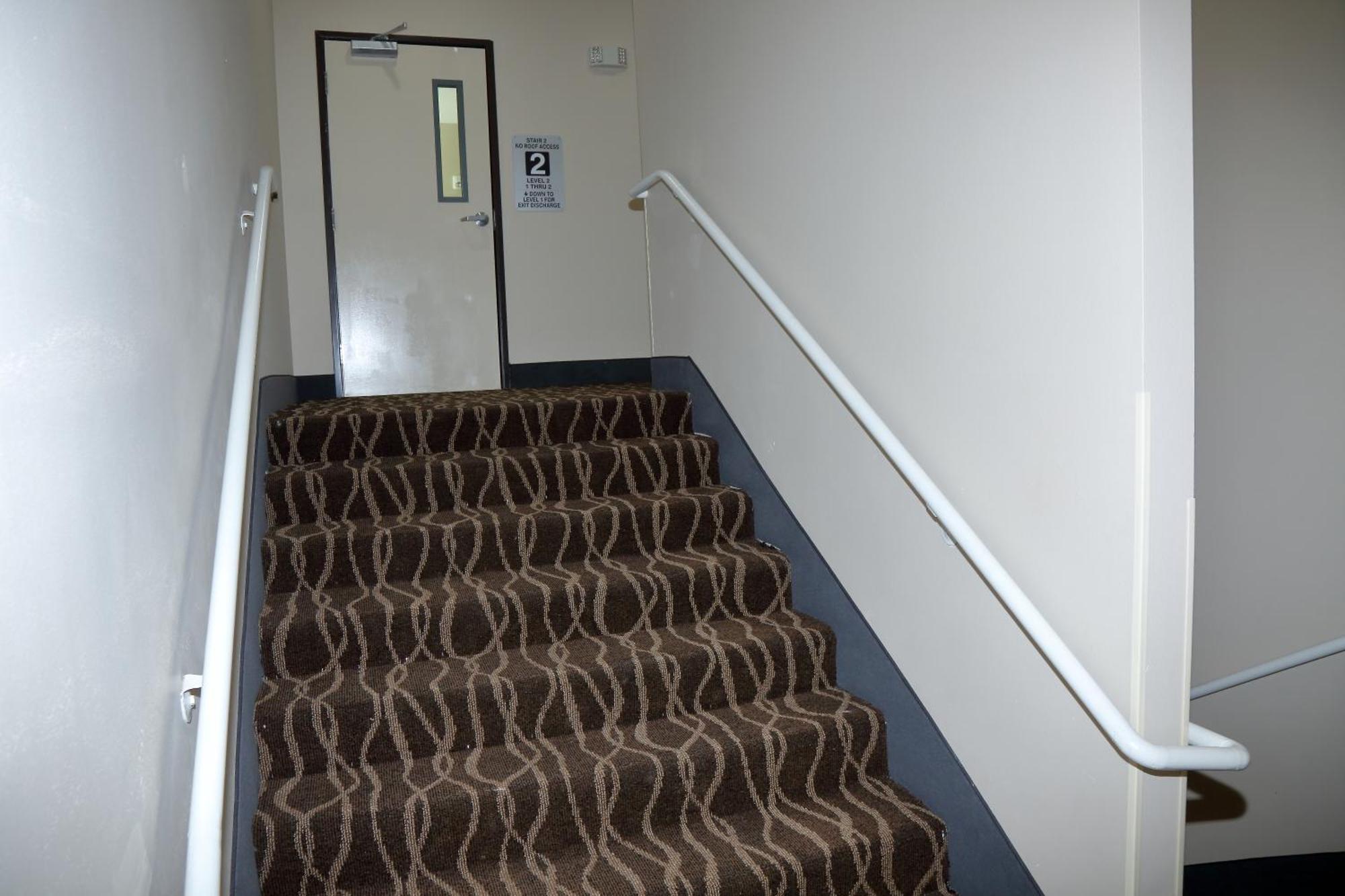Americas Best Value Inn & Suites-Prairieville Екстер'єр фото