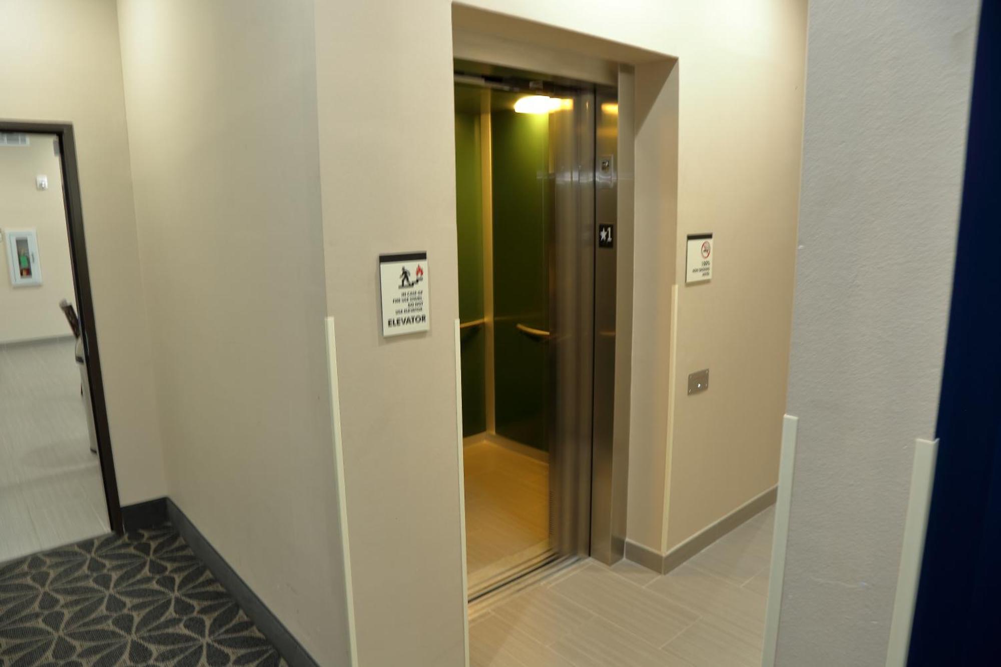 Americas Best Value Inn & Suites-Prairieville Екстер'єр фото