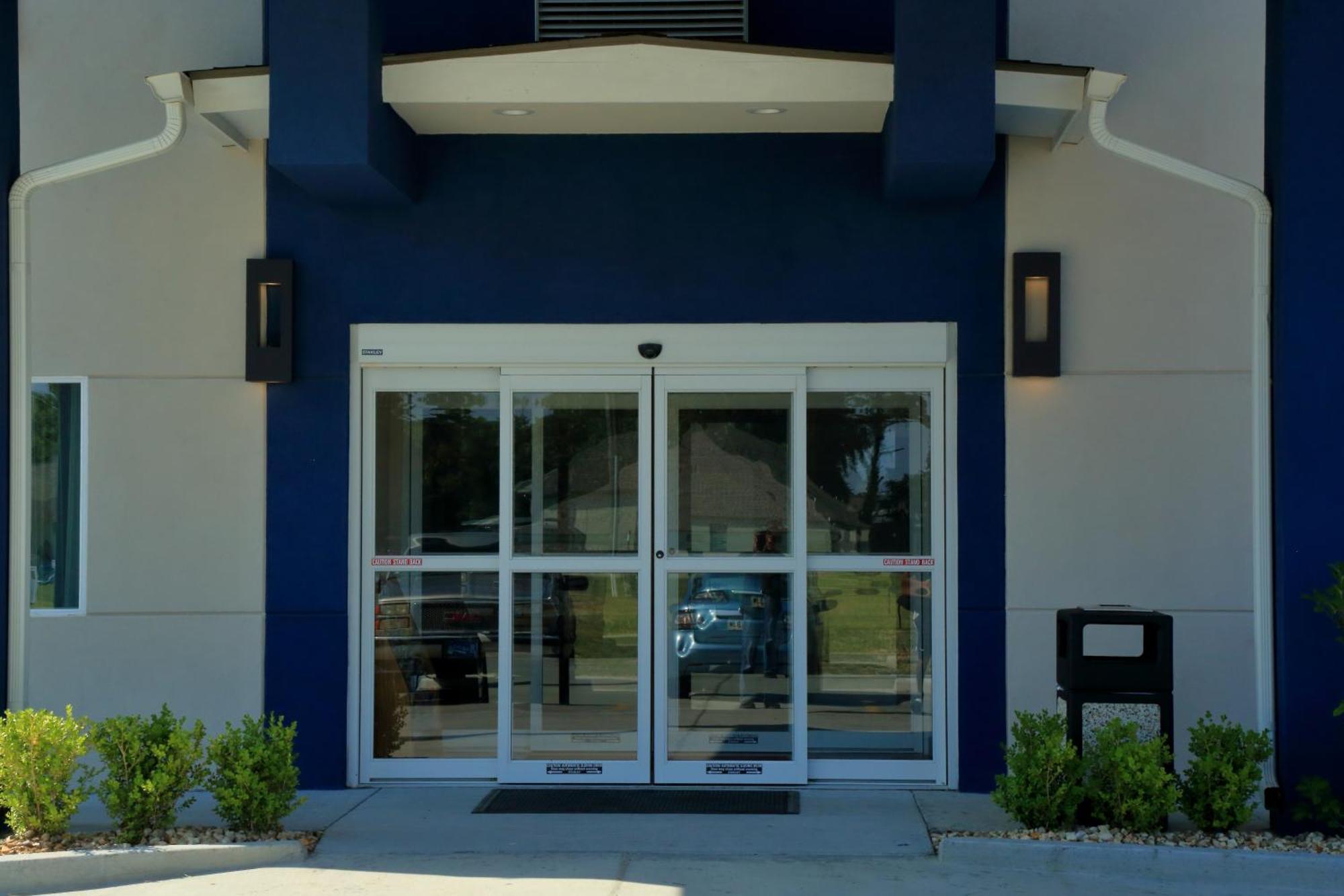 Americas Best Value Inn & Suites-Prairieville Екстер'єр фото